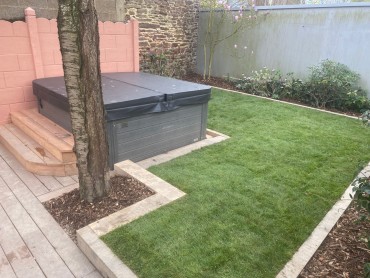 Jaccuzi et gazon.jpg